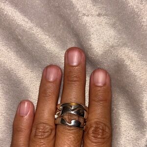 NEW NEVER 👎 WORN Elegant Silver Wave Rings FROM
BALI INDONESIA